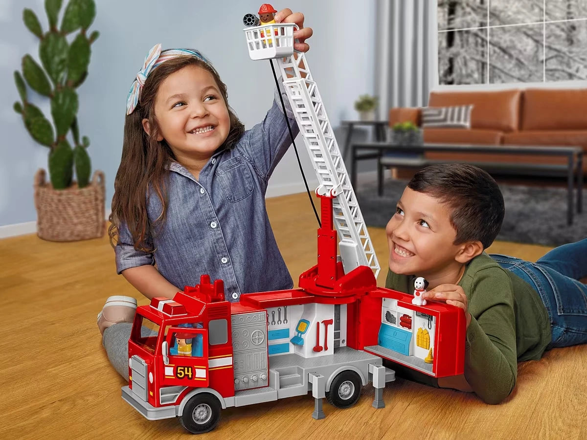 Real-Action Fire Engine - US 7686